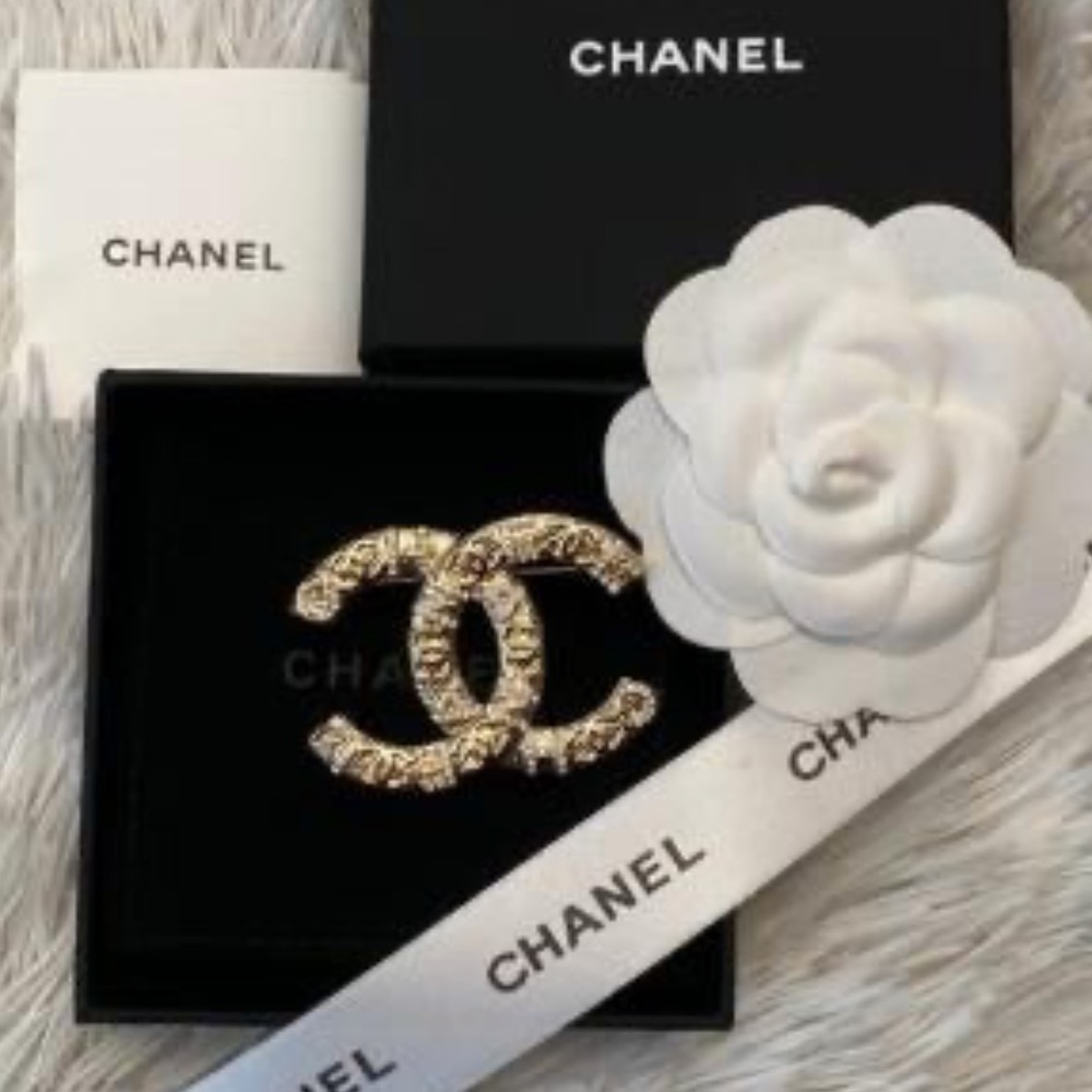 CHANEL BROOCH CLASSIC CC LOGO